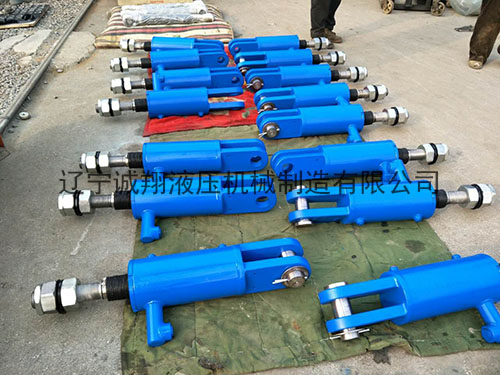 電渣(zha)爐用升(shēng)降油缸(gang)